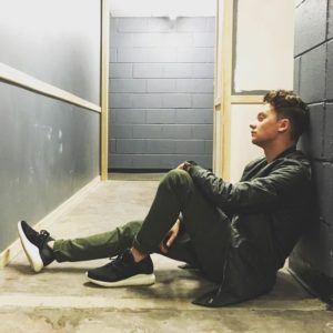 ain't got no friends song review by conor maynard